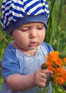 Flowerses Kleine Jongen Natuur Cognitie Van De Wereld